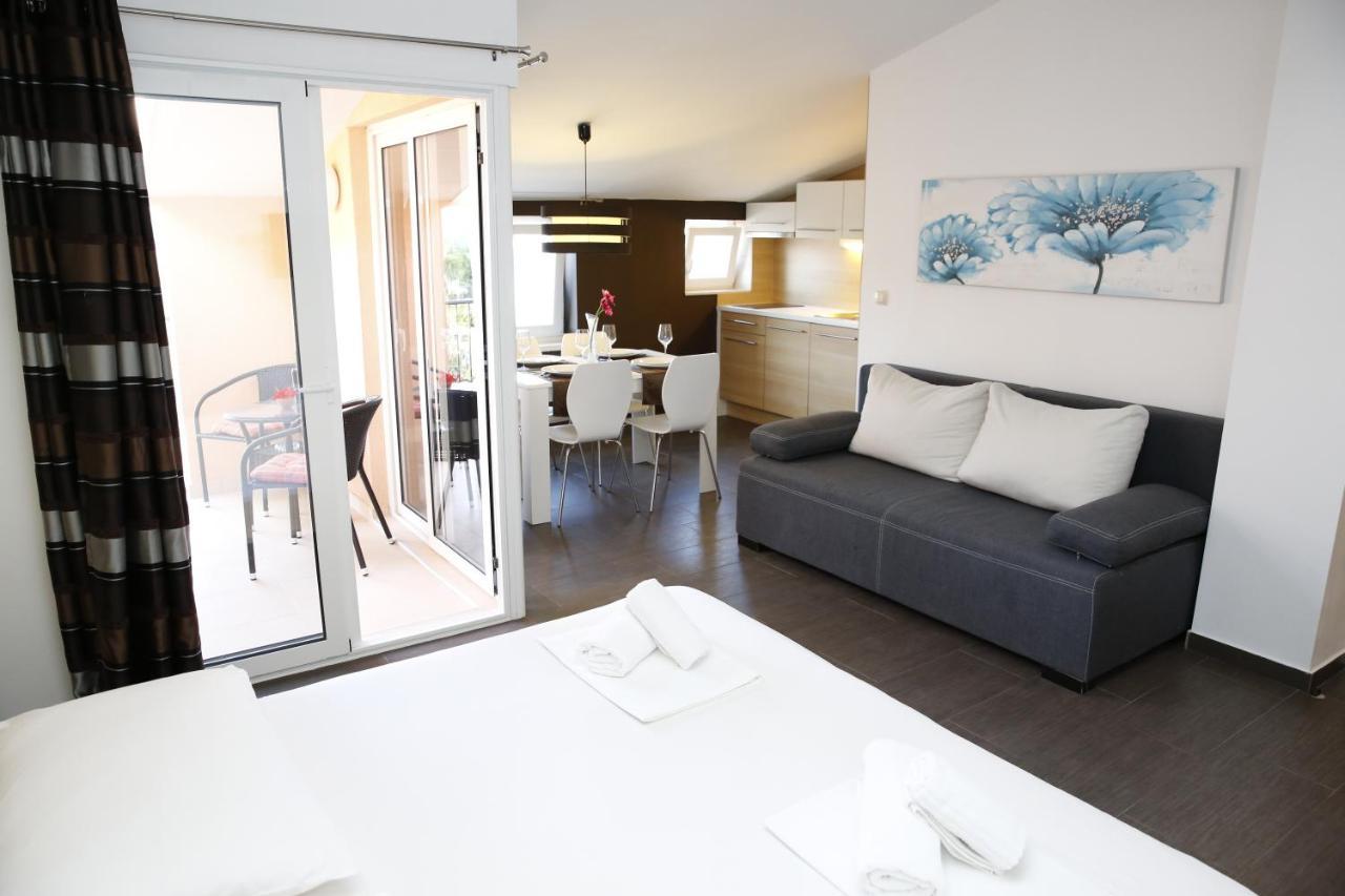 Guest House Lorenta Vodice Exterior photo