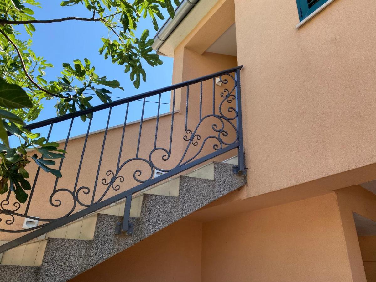 Guest House Lorenta Vodice Exterior photo